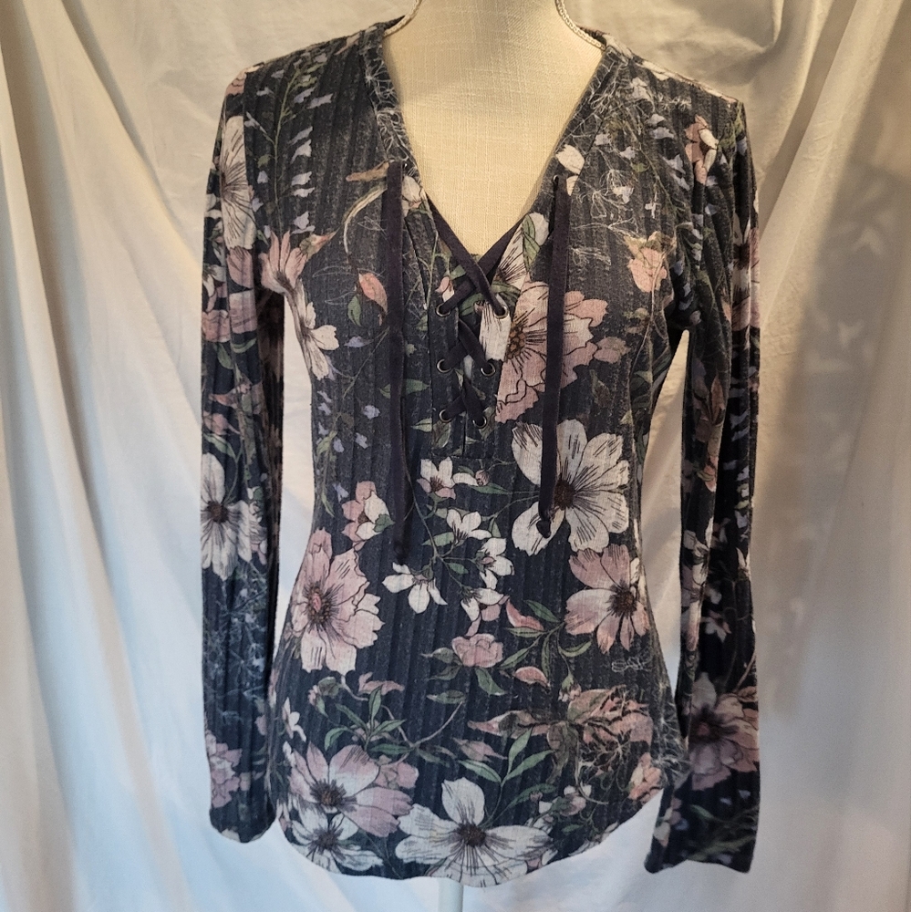 William Rast - V-neck Floral Pattern Long Sleeve - (L)